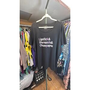 Scoopneck graphic tee